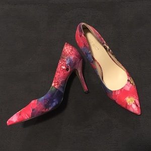 Nine West pink floral heels - Size 8